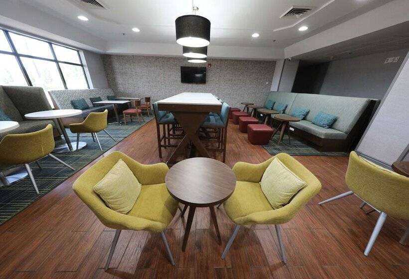 Отель Hampton Inn Hutchinson