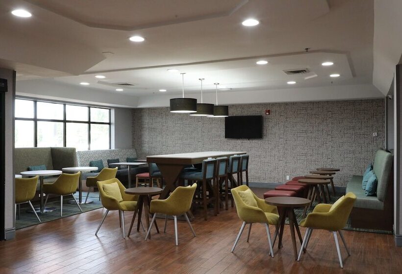 Отель Hampton Inn Hutchinson