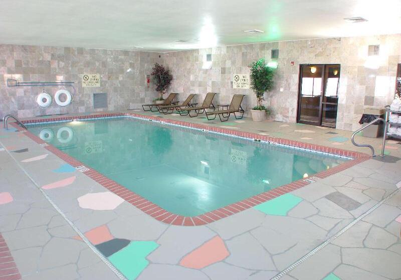 Отель Hampton Inn Hutchinson