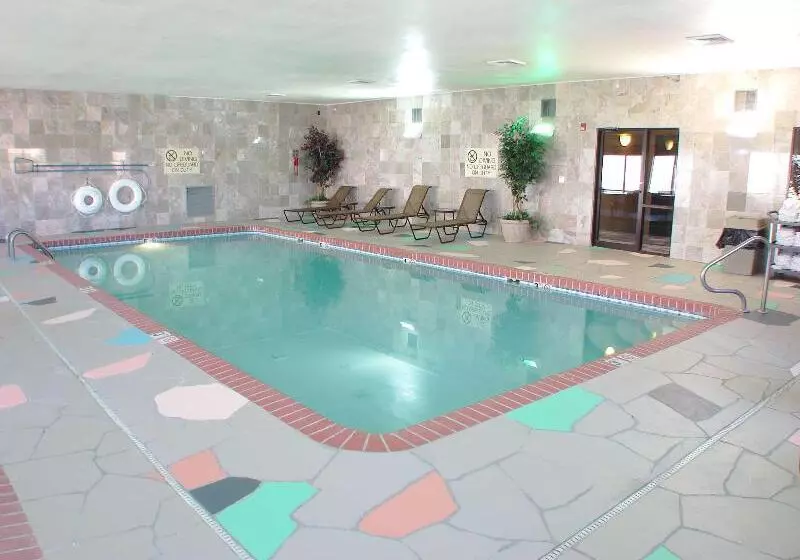 בית מלון כפרי Hampton Inn Hutchinson