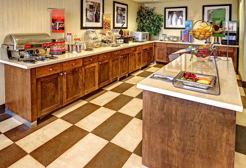 هتل Hampton Inn Midland