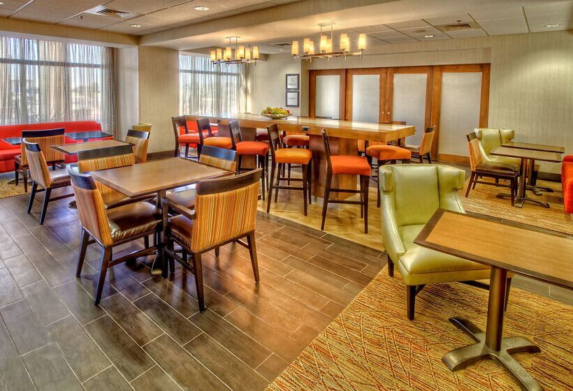 هتل Hampton Inn Midland