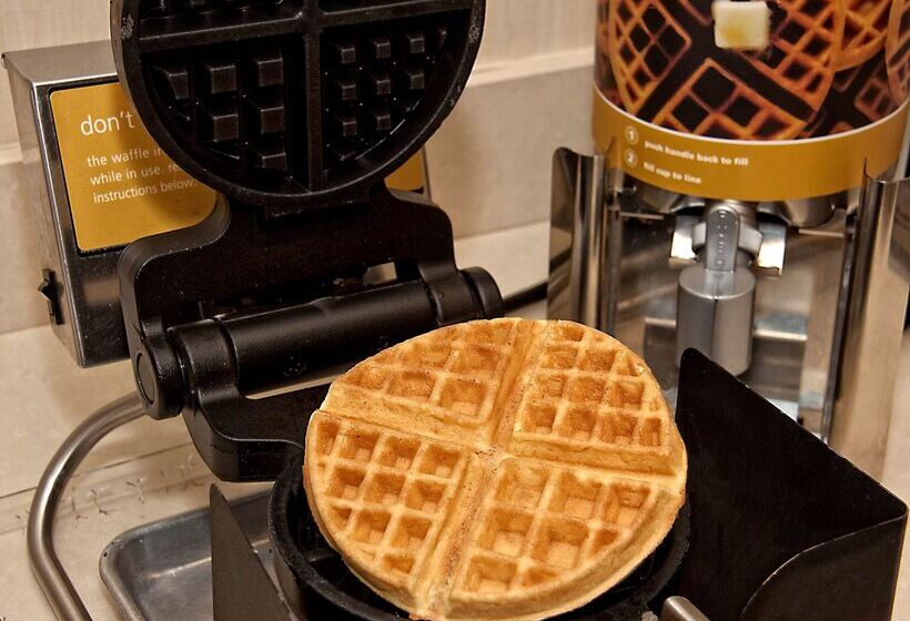 هتل Hampton Inn Midland