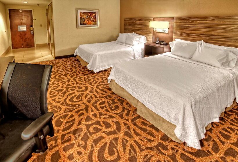 هتل Hampton Inn Midland