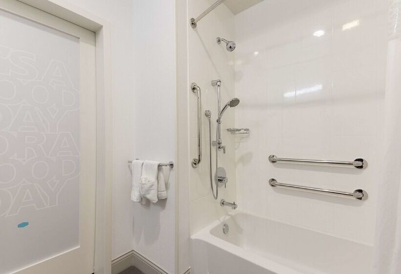 Отель Hampton Inn Mt. Pleasant