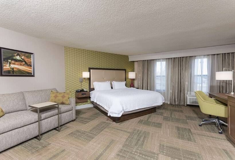 Отель Hampton Inn Mt. Pleasant