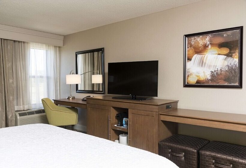 Отель Hampton Inn Mt. Pleasant