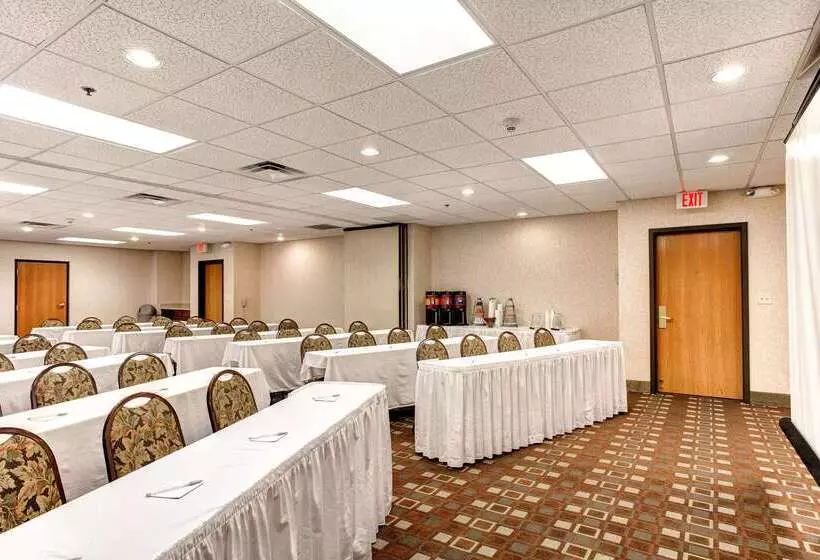 호텔 Hampton Inn & Suites Addison