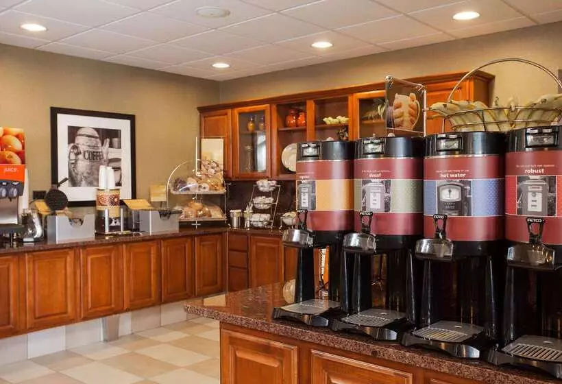 호텔 Hampton Inn & Suites Addison