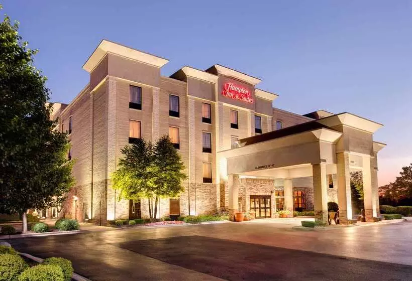 호텔 Hampton Inn & Suites Addison