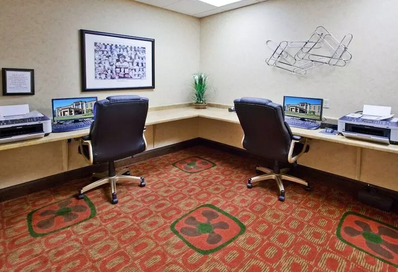 בית מלון כפרי Hampton Inn & Suites Oxfordanniston