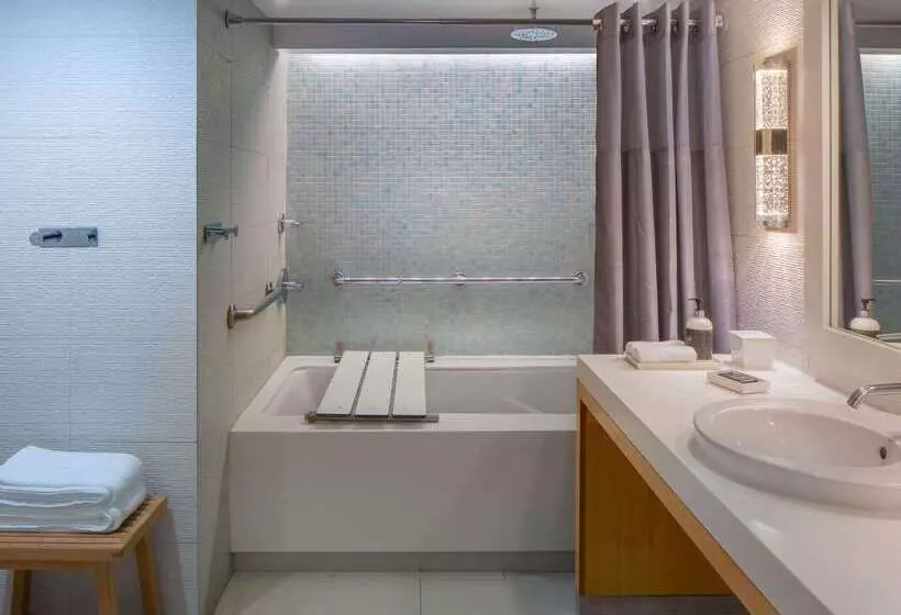 هتل Hyatt Centric Key West Resort & Spa