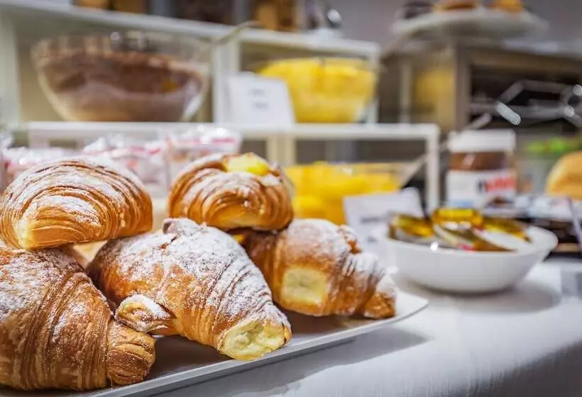 هتل Ungherese Small Luxury