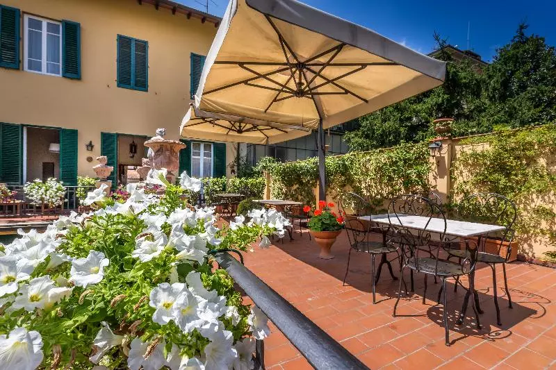 هتل Ungherese Small Luxury