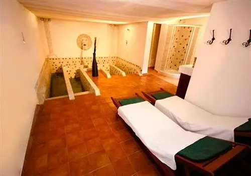 住所  Villa Maria Relais