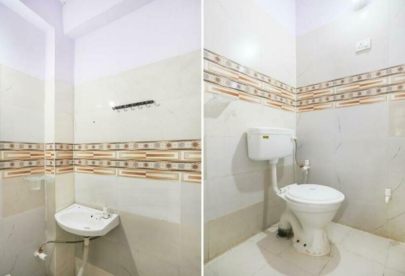 Spot On 75150 Hotel Urban Villa