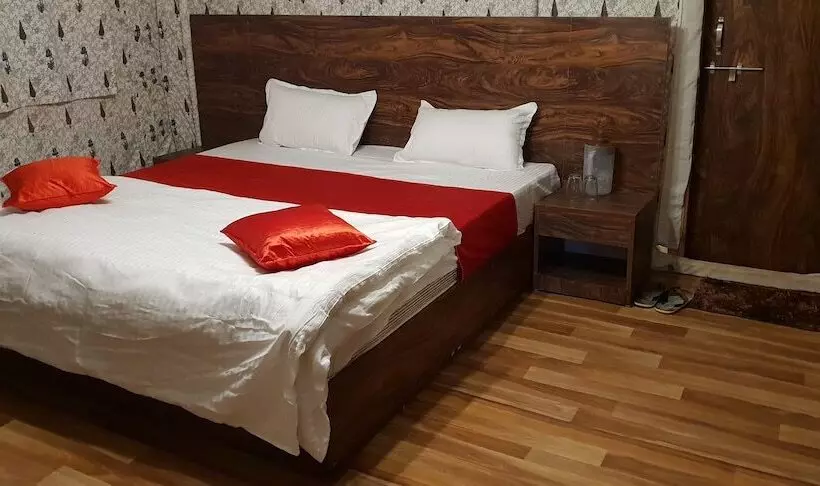 Hotelli Adventure Camping