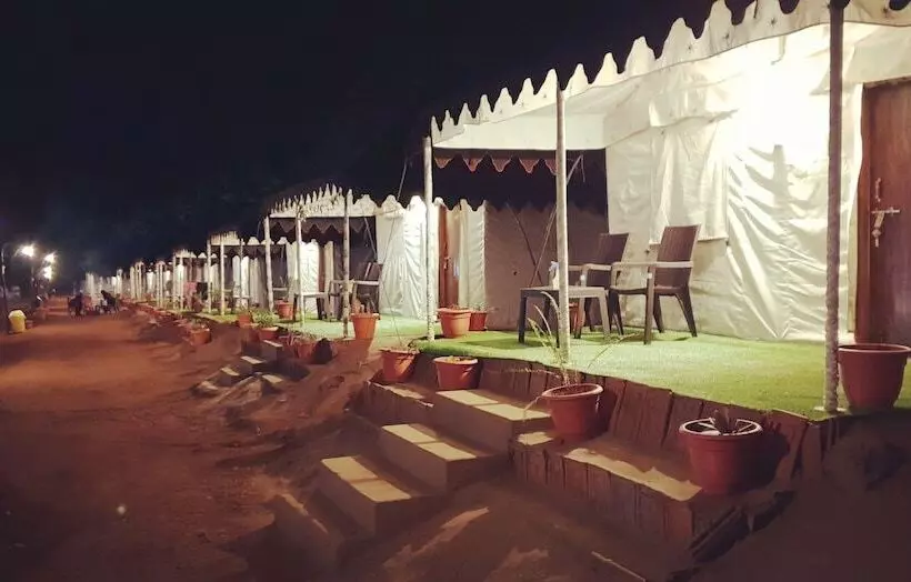 Hotelli Adventure Camping