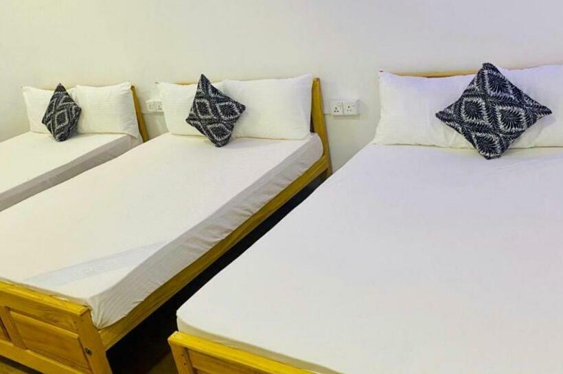 Hostel Lali Beach Villa