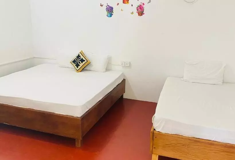 Hostel Lali Beach Villa