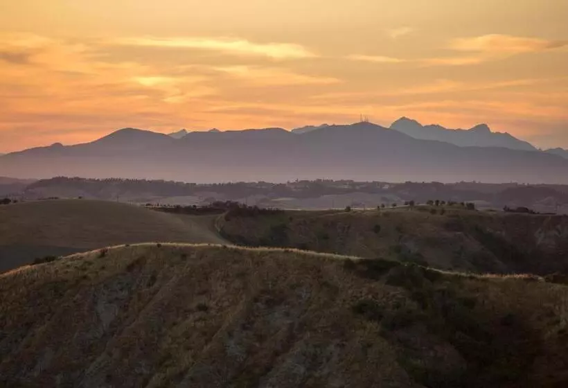 هتل Agriturismo Podere Marcampo
