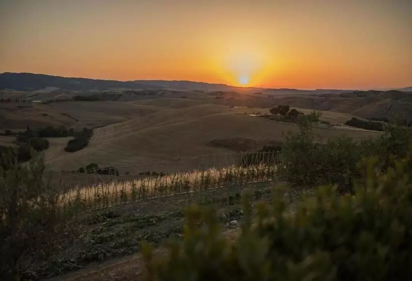 هتل Agriturismo Podere Marcampo