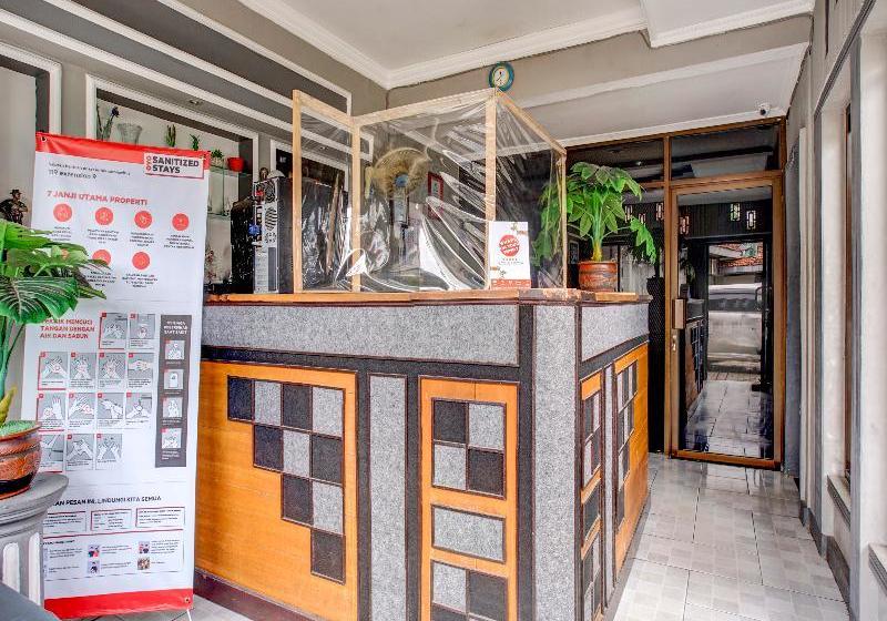 酒店 Oyo 3915 Remaja Pacitan