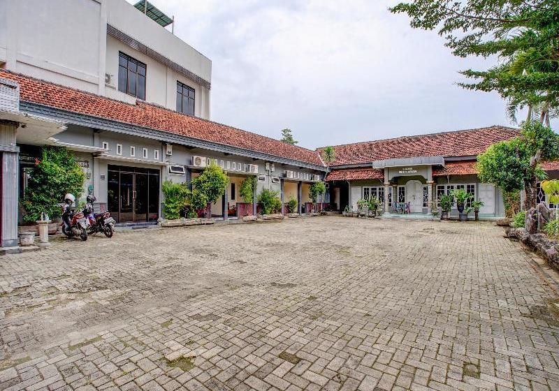 酒店 Oyo 3915 Remaja Pacitan