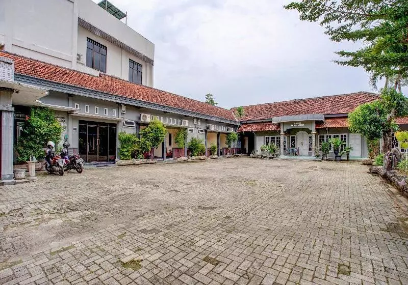 ホテル Oyo 3915  Remaja Pacitan