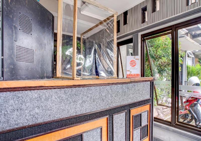 酒店 Oyo 3915 Remaja Pacitan