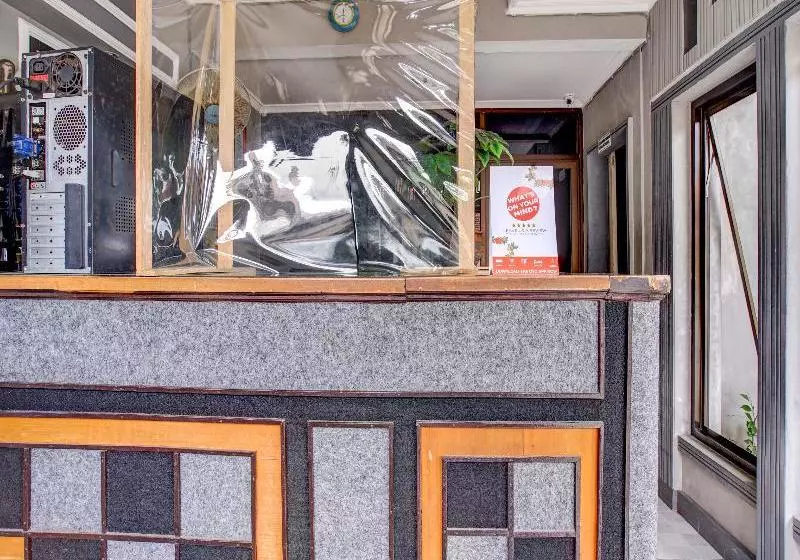 ホテル Oyo 3915  Remaja Pacitan