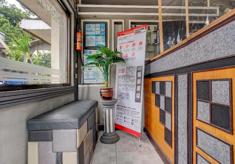 酒店 Oyo 3915 Remaja Pacitan