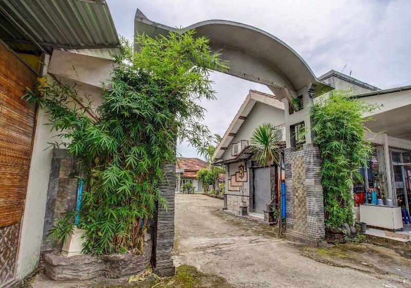 酒店 Oyo 3915 Remaja Pacitan