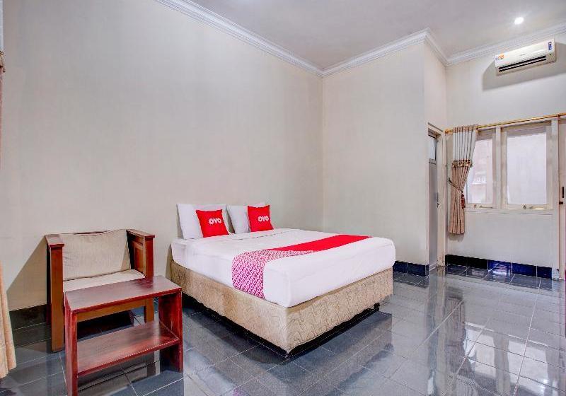 酒店 Oyo 3915 Remaja Pacitan