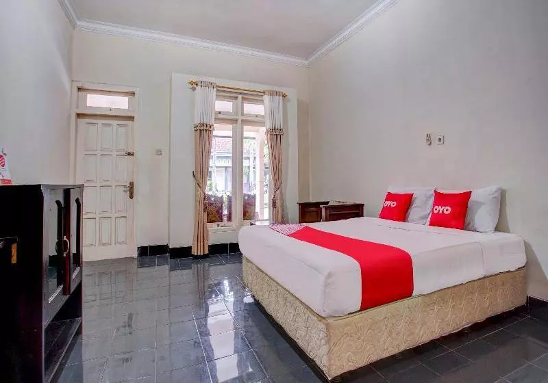 ホテル Oyo 3915  Remaja Pacitan