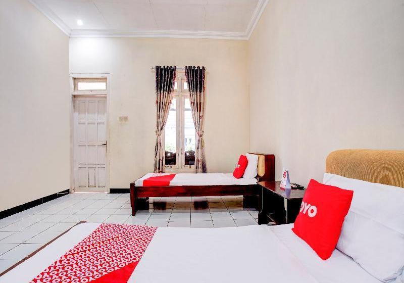 酒店 Oyo 3915 Remaja Pacitan