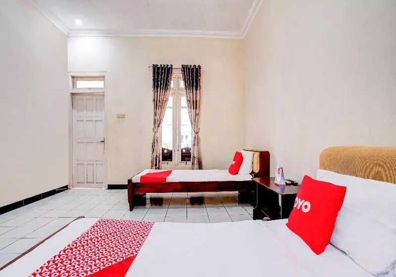 ホテル Oyo 3915  Remaja Pacitan