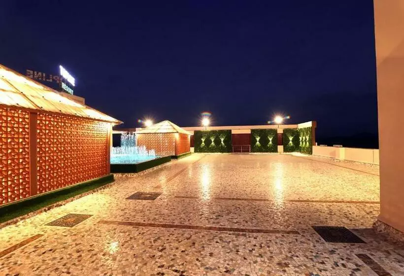 Hotelli Topline Resort