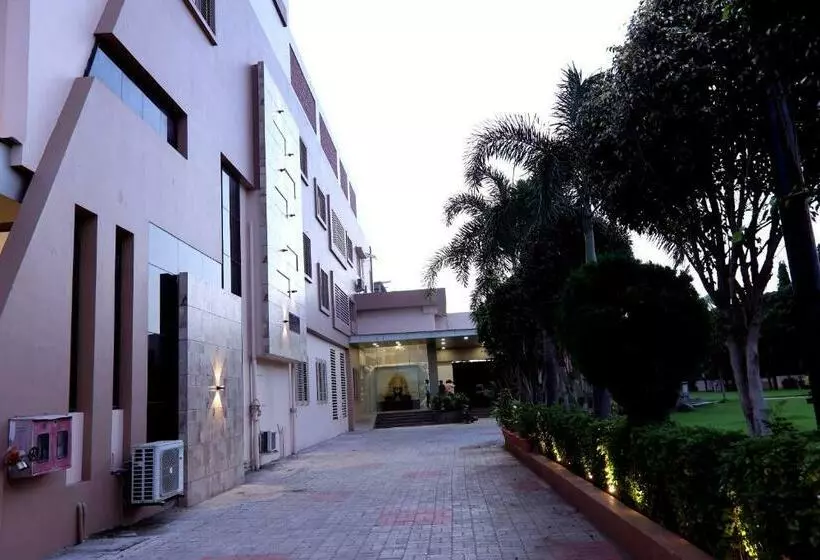 Hotelli Topline Resort