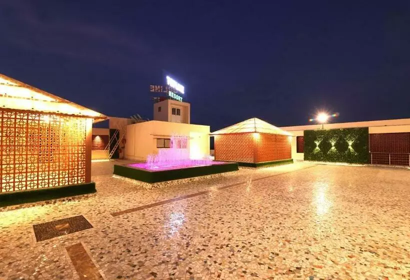 Hotelli Topline Resort