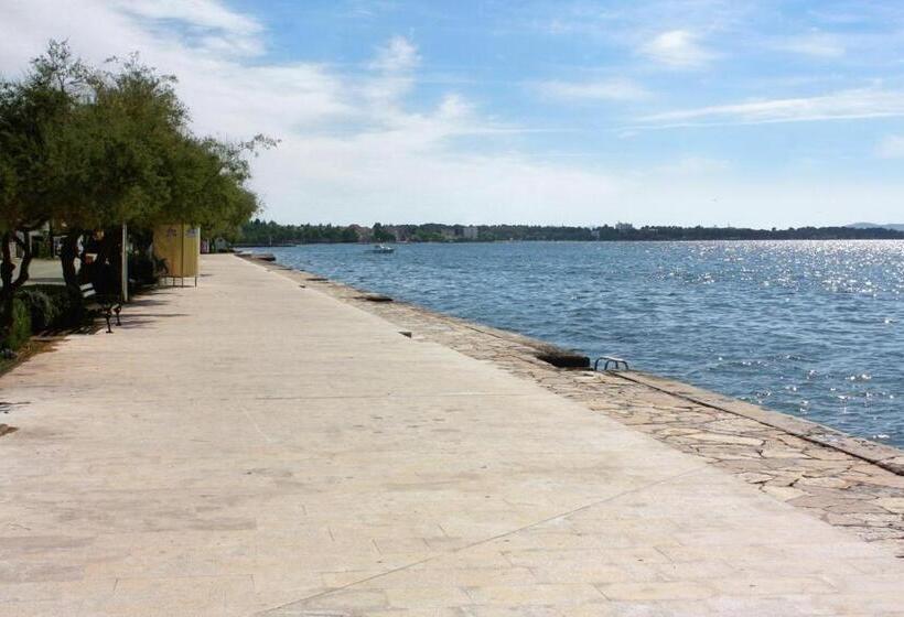 ペンション Single Room Zadar   Diklo 16023g