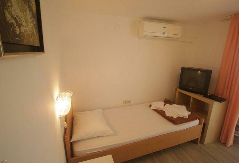 ペンション Single Room Zadar   Diklo 16023g