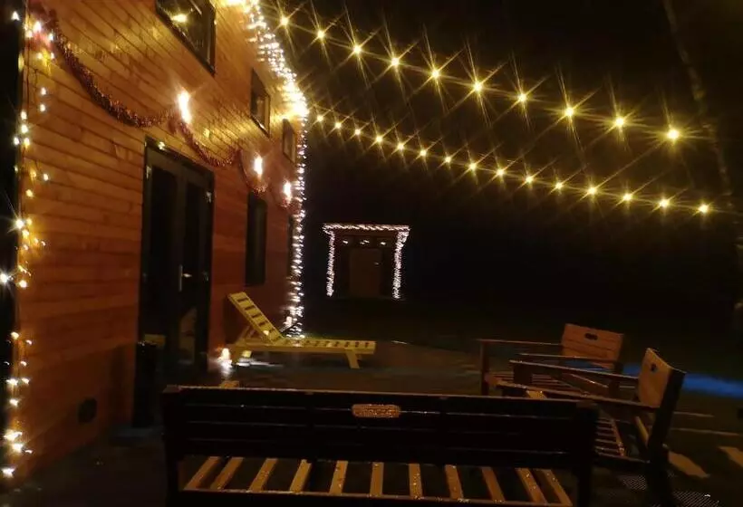 ペンション Tiny House   Baia De Fier