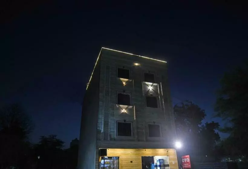 Hotelli Super Townhouse Benchmark Vijay Nagar