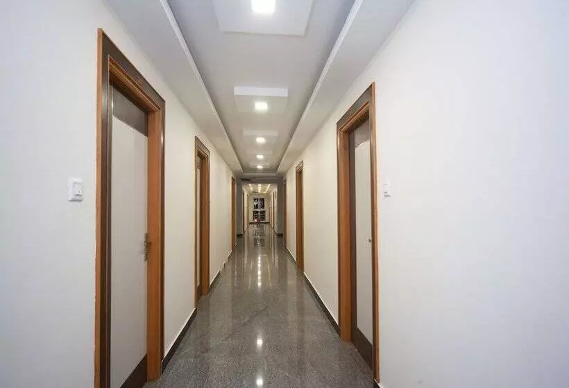 Hotelli Famous Residency By Oyo