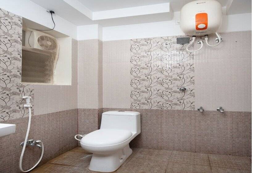 Hotel Famous Residency By Oyo