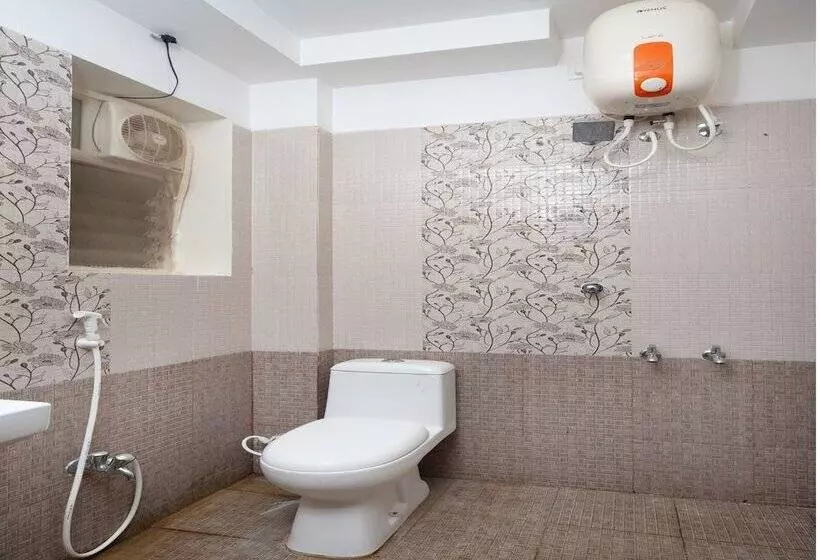 Hotelli Famous Residency By Oyo