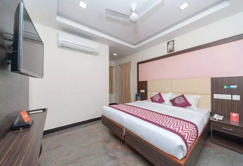 Hotelli Famous Residency By Oyo