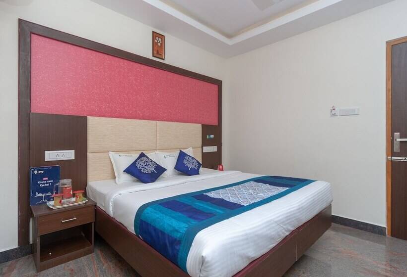 Hotel Famous Residency By Oyo