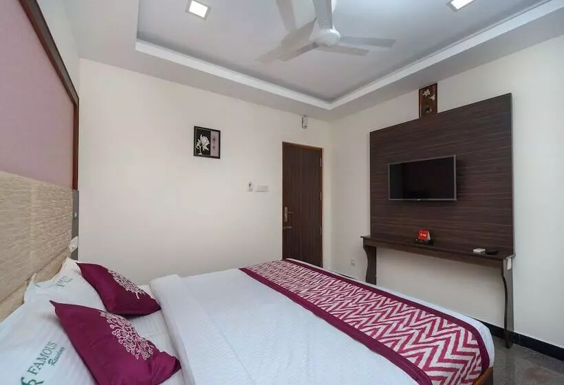 Hotelli Famous Residency By Oyo